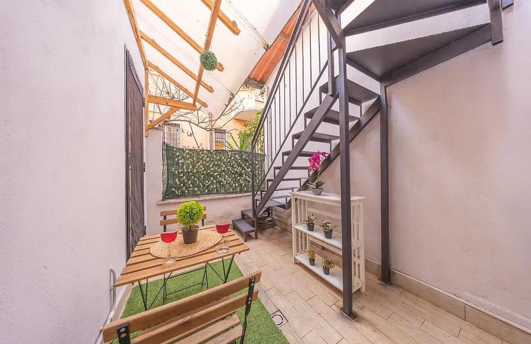 Loft moderno con terrazzo e self check-in 24h a 5 Min dalla Metro C-1